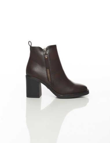 Cette image contient Bottines à talon carré avec fermeture zippée chez Joliesse. à 169,99 TND en Tunisie. L'hexa de l'arrière pl