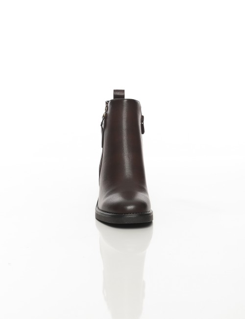Cette image contient Bottines à talon carré avec fermeture zippée chez Joliesse. à 169,99 TND en Tunisie. L'hexa de l'arrière pl