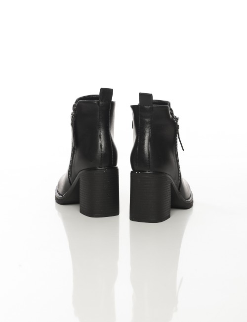 Cette image contient Bottines à talon carré avec fermeture zippée chez Joliesse. à 169,99 TND en Tunisie. L'hexa de l'arrière pl