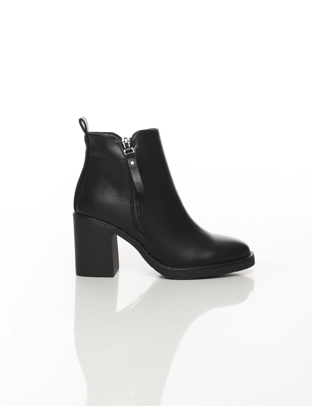 Cette image contient Bottines à talon carré avec fermeture zippée chez Joliesse. à 169,99 TND en Tunisie. L'hexa de l'arrière pl Cette image contient Bottines à talon carré avec fermeture zippée chez Joliesse. à 169,99 TND en Tunisie. L'hexa de l'arrière pl