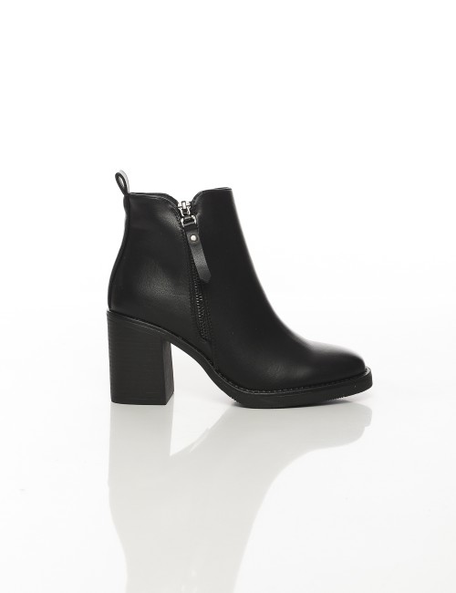 Cette image contient Bottines à talon carré avec fermeture zippée chez Joliesse. à 169,99 TND en Tunisie. L'hexa de l'arrière pl