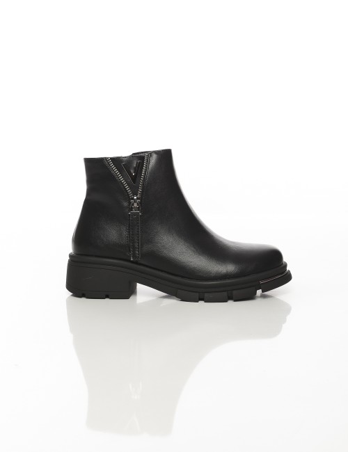 Cette image contient Bottines noires à semelle épaisse et fermeture zippée latérale chez Joliesse. à 159,99 TND en Tunisie. L'he