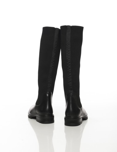 Cette image contient Bottes hautes noires avec tige en tissu côtelé chez Joliesse. à 169,99 TND en Tunisie. L'hexa de l'arrière 