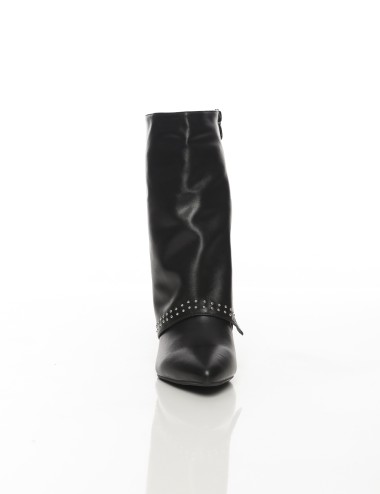 Cette image contient Bottines noires à talon fin et clous décoratifs chez Joliesse. à 189,99 TND en Tunisie. L'hexa de l'arrière