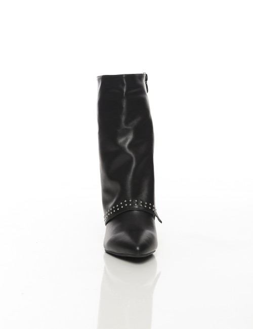 Cette image contient Bottines noires à talon fin et clous décoratifs chez Joliesse. à 189,99 TND en Tunisie. L'hexa de l'arrière