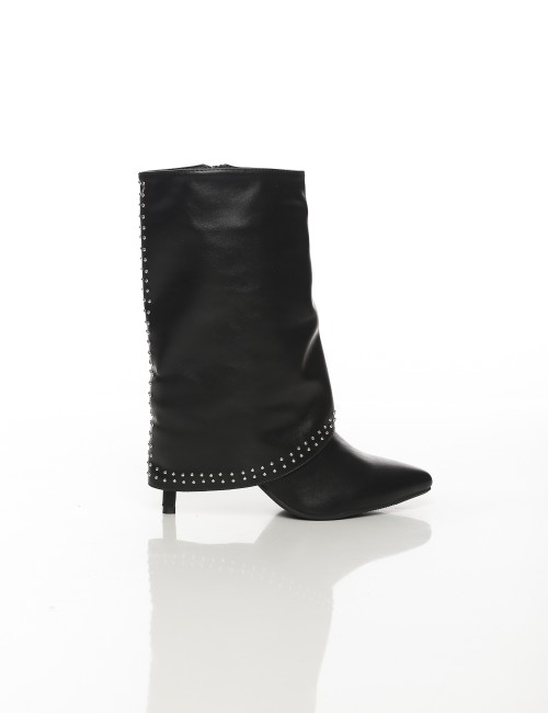Cette image contient Bottines noires à talon fin et clous décoratifs chez Joliesse. à 189,99 TND en Tunisie. L'hexa de l'arrière