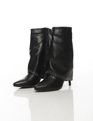 Cette image contient Bottines noires à talon fin et clous décoratifs chez Joliesse. à 189,99 TND en Tunisie. L'hexa de l'arrière