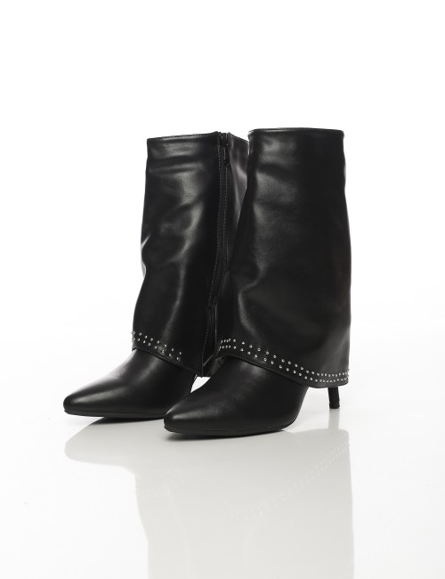 Cette image contient Bottines noires à talon fin et clous décoratifs chez Joliesse. à 189,99 TND en Tunisie. L'hexa de l'arrière