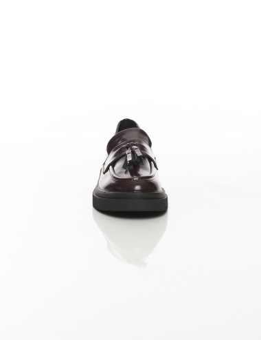 Cette image contient Mocassins vernis à pampilles Noir ou Marron chez Joliesse. à 99,99 TND en Tunisie. L'hexa de l'arrière plan