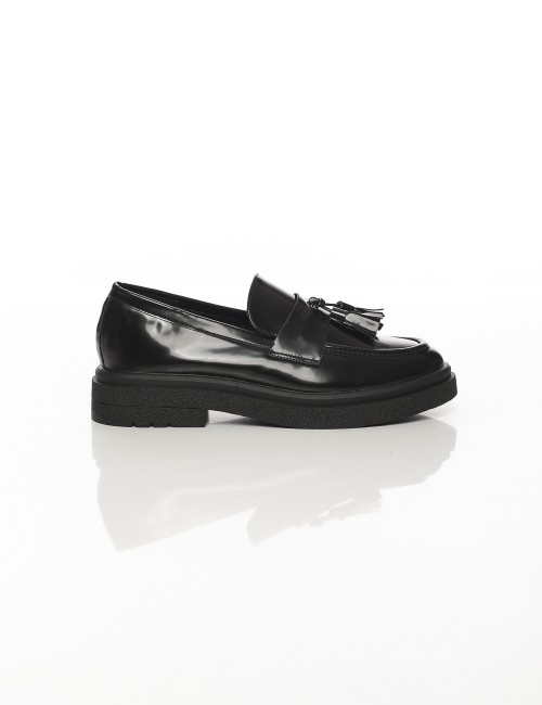 Cette image contient Mocassins vernis à pampilles Noir ou Marron chez Joliesse. à 99,99 TND en Tunisie. L'hexa de l'arrière plan