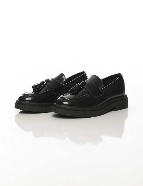 Cette image contient Mocassins vernis à pampilles Noir ou Marron chez Joliesse. à 99,99 TND en Tunisie. L'hexa de l'arrière plan