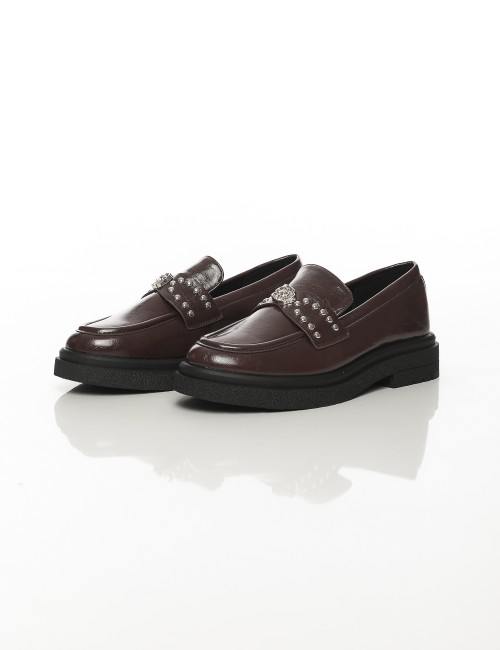 Cette image contient Mocassins vernis à bride cloutée et bijou  Noir ou Marron chez Joliesse. à 99,99 TND en Tunisie. L'hexa de