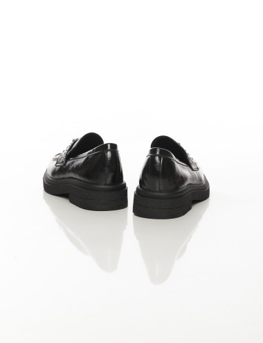 Cette image contient Mocassins vernis à bride cloutée et bijou  Noir ou Marron chez Joliesse. à 99,99 TND en Tunisie. L'hexa de 