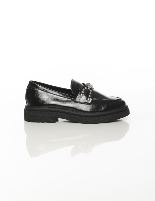 Cette image contient Mocassins vernis à bride cloutée et bijou  Noir ou Marron chez Joliesse. à 99,99 TND en Tunisie. L'hexa de 