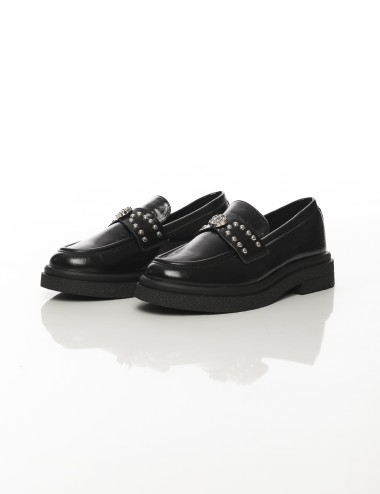 Cette image contient Mocassins vernis à bride cloutée et bijou  Noir ou Marron chez Joliesse. à 99,99 TND en Tunisie. L'hexa de 