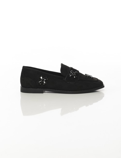Cette image contient Mocassins noir en suédine avec ornements bijoux chez Joliesse. à 99,99 TND en Tunisie. L'hexa de l'arrière 