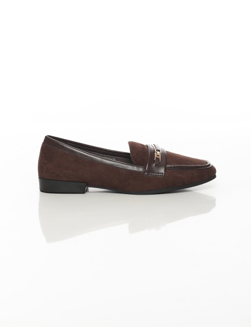 Cette image contient Mocassins en suédine avec bride métallique Noir ou Marron chez Joliesse. à 89,99 TND en Tunisie. L'hexa de 