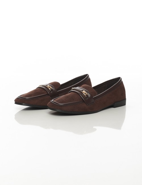 Cette image contient Mocassins en suédine avec bride métallique Noir ou Marron chez Joliesse. à 89,99 TND en Tunisie. L'hexa de 