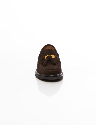 Cette image contient Mocassins en daim marron avec pampilles homme chez Joliesse. à 119,99 TND en Tunisie. L'hexa de l'arrière p