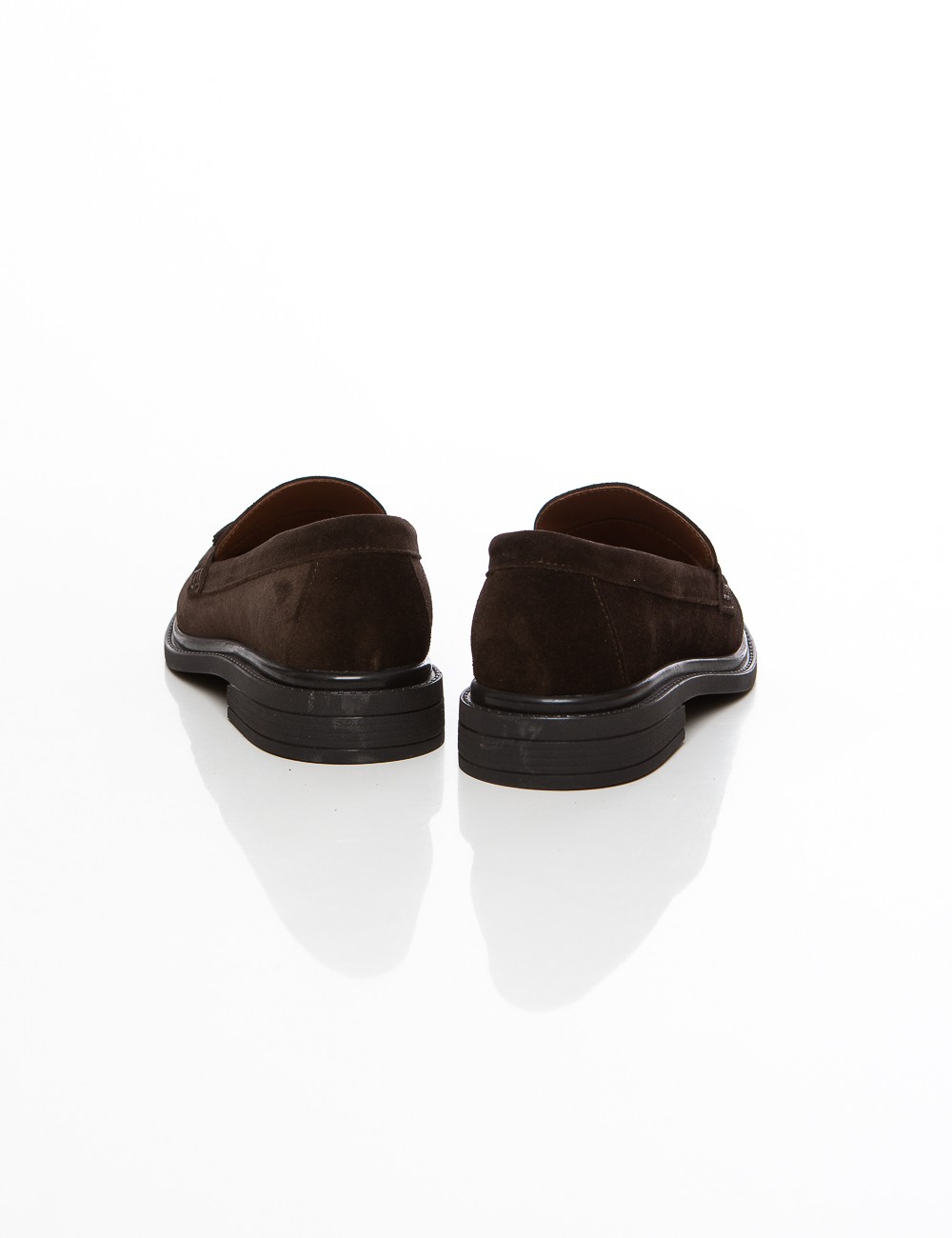 Cette image contient Mocassins en daim marron avec pampilles homme chez Joliesse. à 119,99 TND en Tunisie. L'hexa de l'arrière p