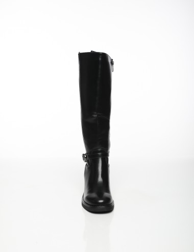 Cette image contient Bottes à Talons avec Boucle Latérale chez Joliesse. à 189,99 TND en Tunisie. L'hexa de l'arrière plan est #