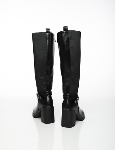 Cette image contient Bottes à Talons avec Boucle Latérale chez Joliesse. à 189,99 TND en Tunisie. L'hexa de l'arrière plan est #