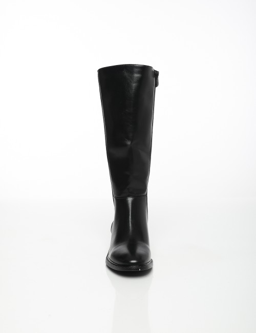 Cette image contient Bottes Hautes à Talon Bas chez Joliesse. à 189,99 TND en Tunisie. L'hexa de l'arrière plan est #E7E7E7