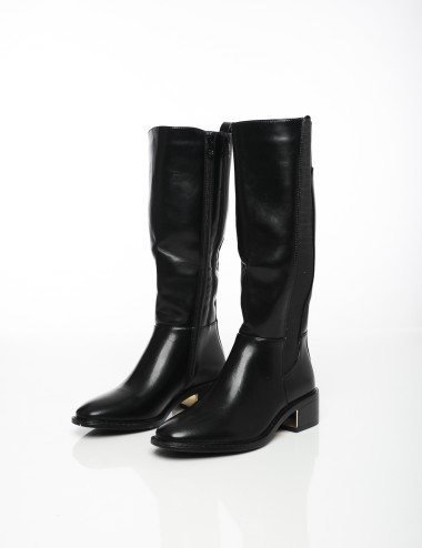 Cette image contient Bottes Hautes à Talon Bas chez Joliesse. à 189,99 TND en Tunisie. L'hexa de l'arrière plan est #E7E7E7