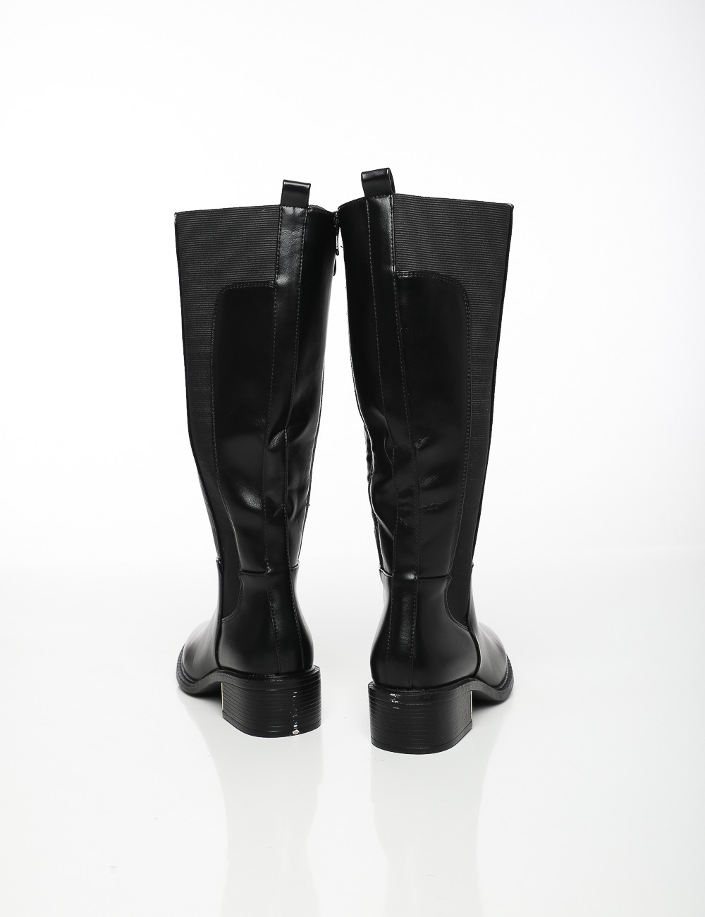 Cette image contient Bottes Hautes à Talon Bas chez Joliesse. à 189,99 TND en Tunisie. L'hexa de l'arrière plan est #E7E7E7