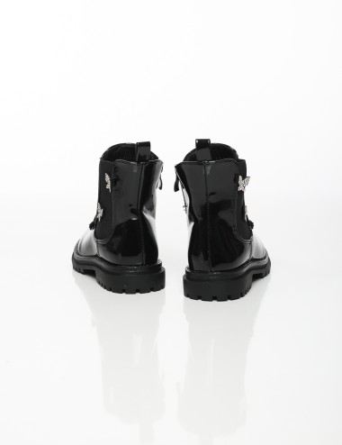 Cette image contient Bottines Vernies Papillons Strass chez Joliesse. à 109,99 TND en Tunisie. L'hexa de l'arrière plan est #E7E