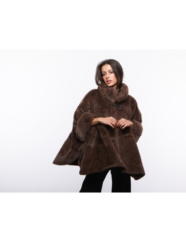 Cette image contient cape chez Joliesse. à 279,99 TND en Tunisie. L'hexa de l'arrière plan est #E7E7E7