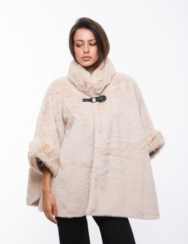 Cette image contient cape chez Joliesse. à 279,99 TND en Tunisie. L'hexa de l'arrière plan est #E7E7E7