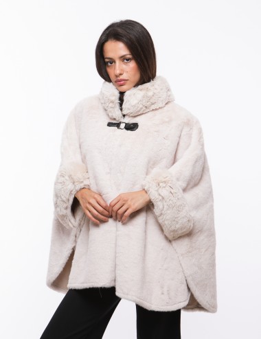 Cette image contient cape chez Joliesse. à 279,99 TND en Tunisie. L'hexa de l'arrière plan est #E7E7E7