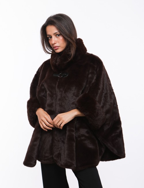 Cette image contient cape chez Joliesse. à 279,99 TND en Tunisie. L'hexa de l'arrière plan est #E7E7E7