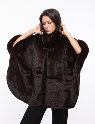 Cette image contient cape chez Joliesse. à 279,99 TND en Tunisie. L'hexa de l'arrière plan est #E7E7E7