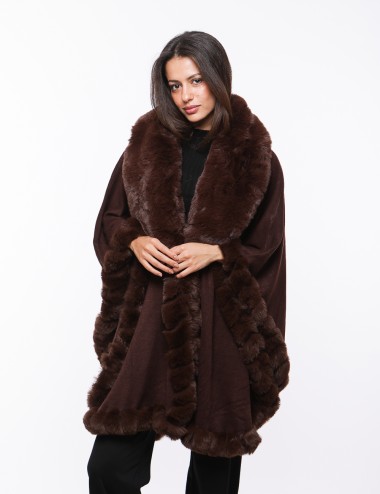 Cette image contient cape chez Joliesse. à 289,99 TND en Tunisie. L'hexa de l'arrière plan est #E7E7E7