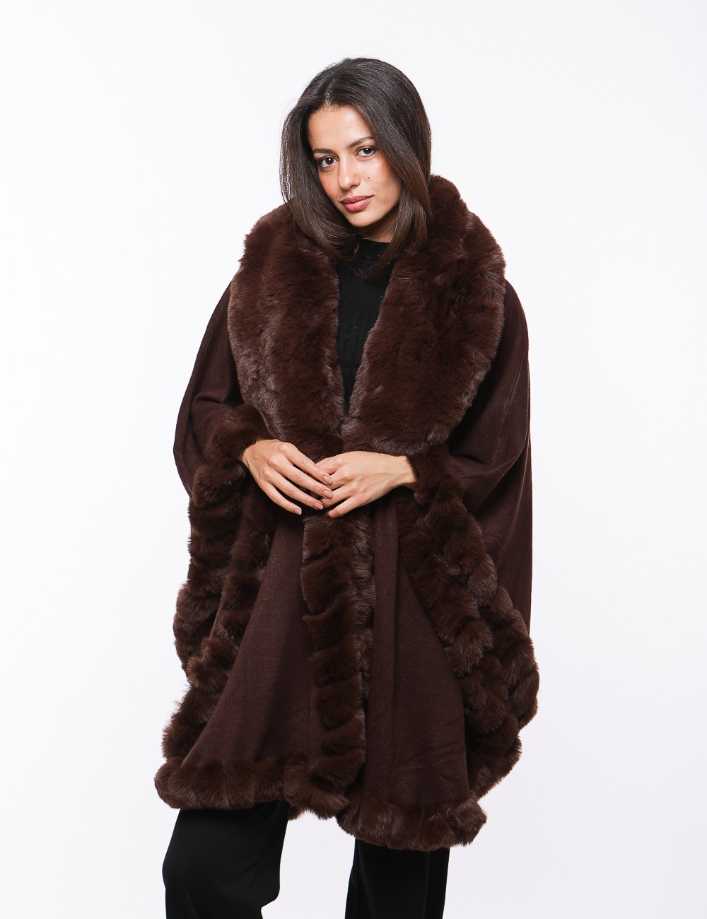 Cette image contient cape chez Joliesse. à 289,99 TND en Tunisie. L'hexa de l'arrière plan est #E7E7E7