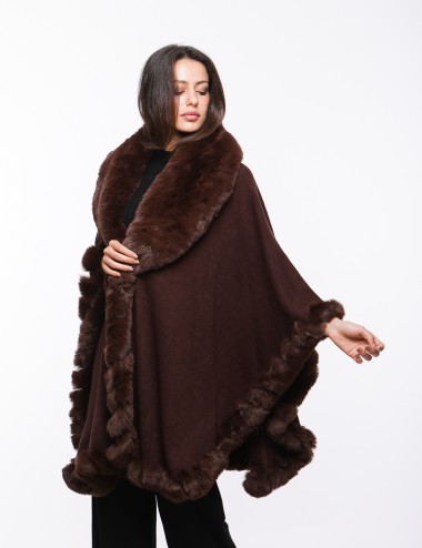 Cette image contient cape chez Joliesse. à 289,99 TND en Tunisie. L'hexa de l'arrière plan est #E7E7E7