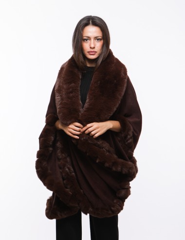 Cette image contient cape chez Joliesse. à 289,99 TND en Tunisie. L'hexa de l'arrière plan est #E7E7E7