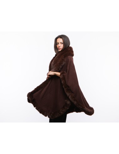 Cette image contient cape chez Joliesse. à 289,99 TND en Tunisie. L'hexa de l'arrière plan est #E7E7E7