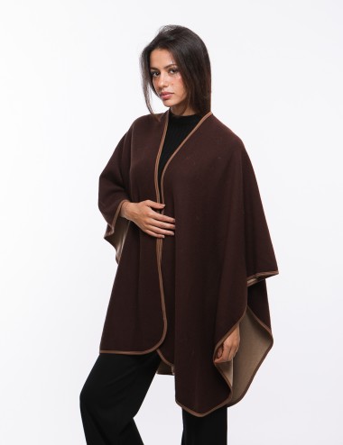 Cette image contient cape chez Joliesse. à 179,99 TND en Tunisie. L'hexa de l'arrière plan est #E7E7E7