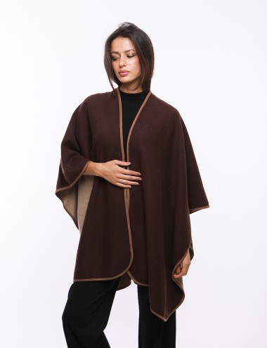 Cette image contient cape chez Joliesse. à 179,99 TND en Tunisie. L'hexa de l'arrière plan est #E7E7E7