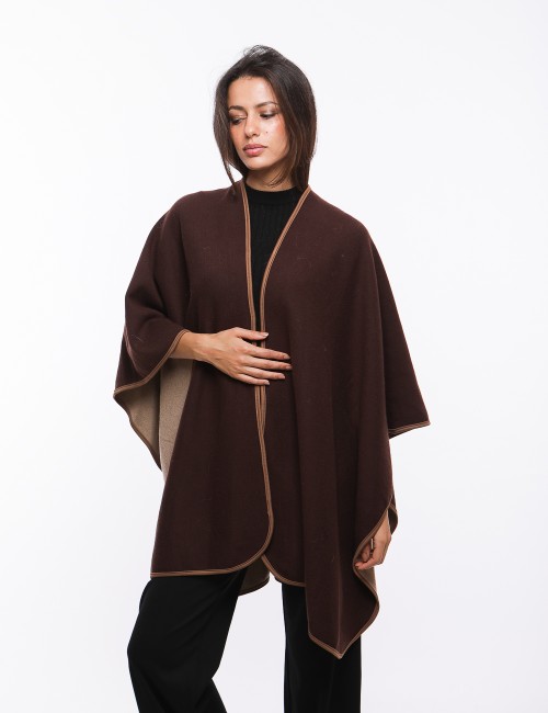 Cette image contient cape chez Joliesse. à 179,99 TND en Tunisie. L'hexa de l'arrière plan est #E7E7E7