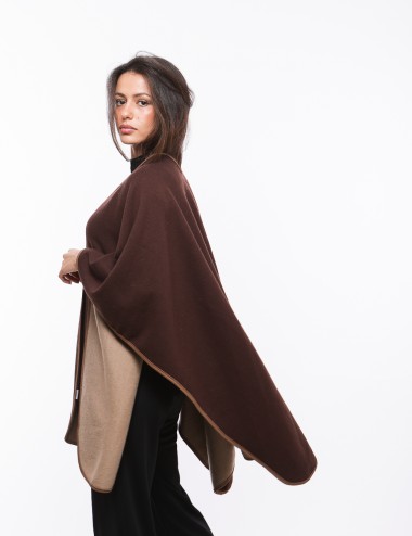 Cette image contient cape chez Joliesse. à 179,99 TND en Tunisie. L'hexa de l'arrière plan est #E7E7E7