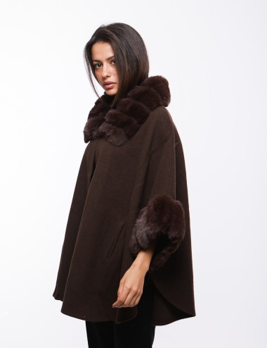 Cette image contient capee chez Joliesse. à 299,99 TND en Tunisie. L'hexa de l'arrière plan est #E7E7E7