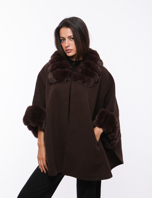 Cette image contient capee chez Joliesse. à 299,99 TND en Tunisie. L'hexa de l'arrière plan est #E7E7E7