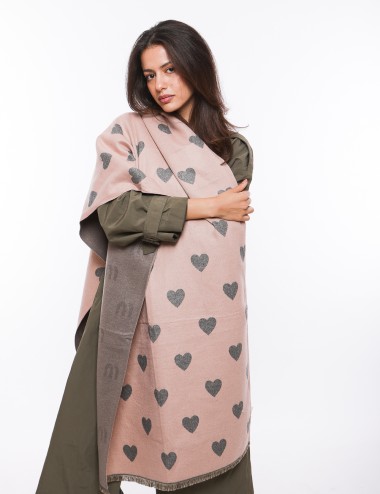 Cette image contient écharpe à motifs cœurs chez Joliesse. à 69,99 TND en Tunisie. L'hexa de l'arrière plan est #E7E7E7