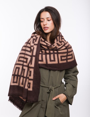Cette image contient écharpe à motif carrés avec franges chez Joliesse. à 69,99 TND en Tunisie. L'hexa de l'arrière plan est #E7