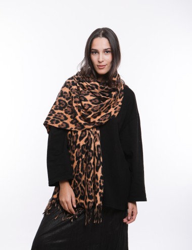 Cette image contient Écharpe de tigre à imprimé chez Joliesse. à 59,99 TND en Tunisie. L'hexa de l'arrière plan est #E7E7E7