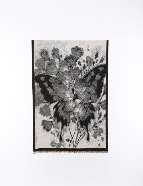 Cette image contient Echarpe Papillon Floral chez Joliesse. à 69,99 TND en Tunisie. L'hexa de l'arrière plan est #E7E7E7